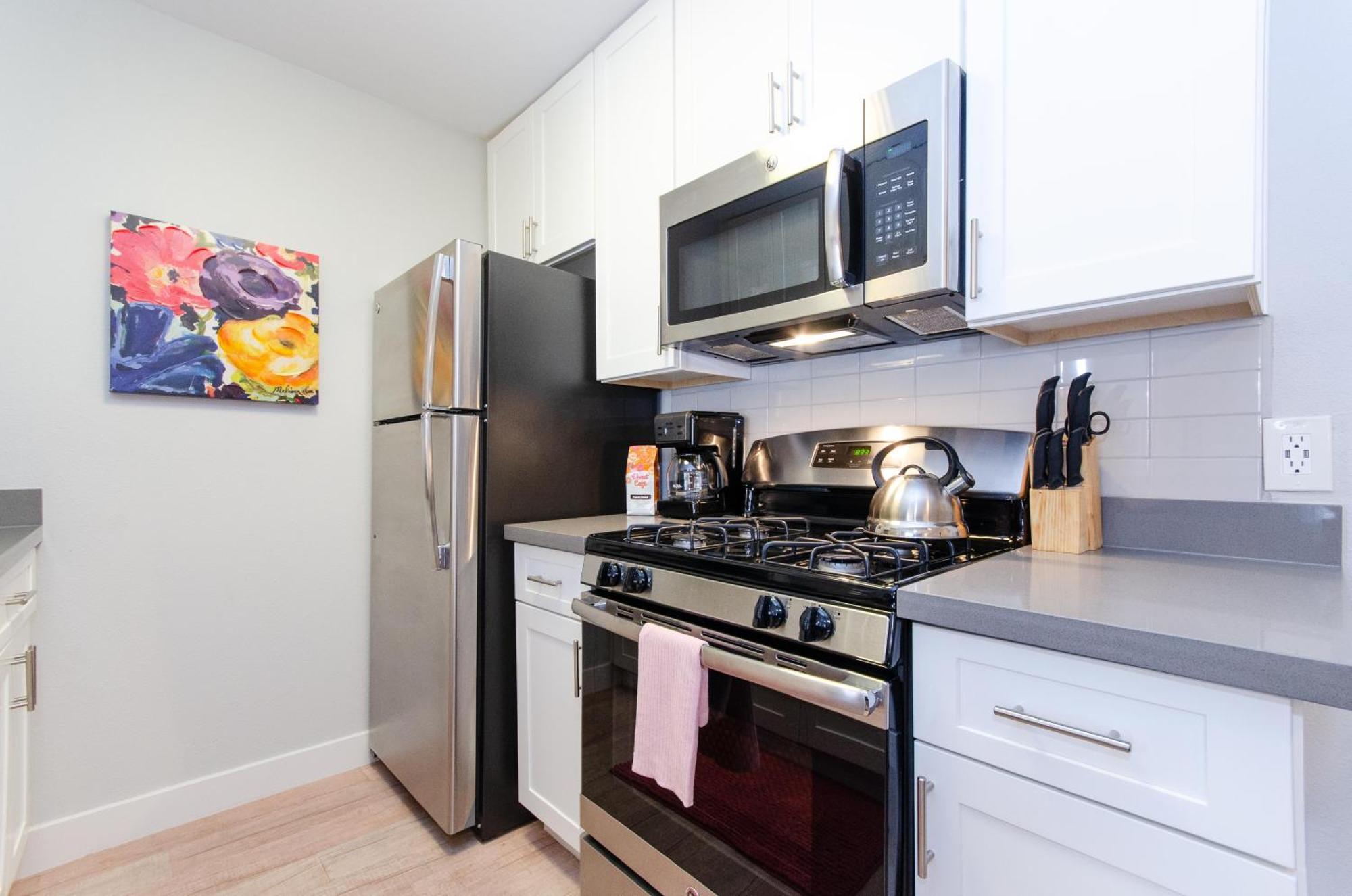 Relaxing 2br Steps Away From Hollywood Walk Of Fame *