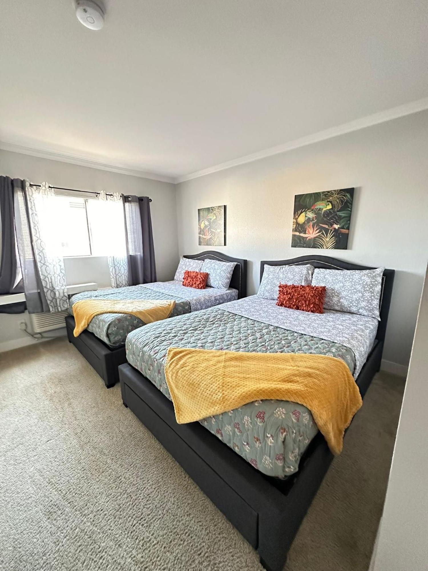 Relaxing 2br Steps Away From Hollywood Walk Of Fame Apartment *
