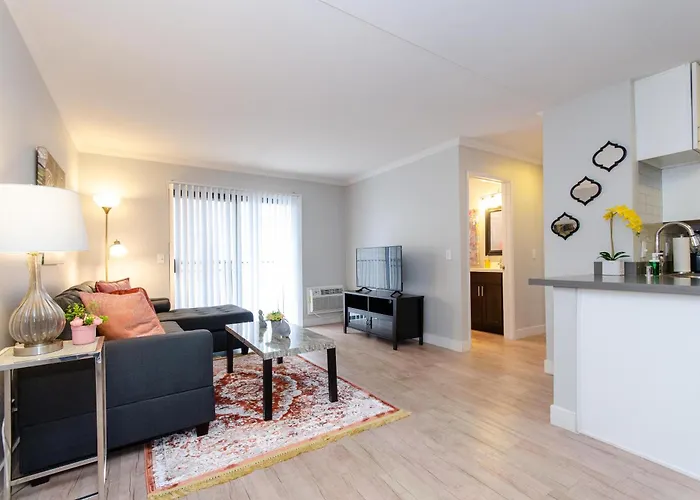 Relaxing 2Br Steps Away From Hollywood Walk Of Fame