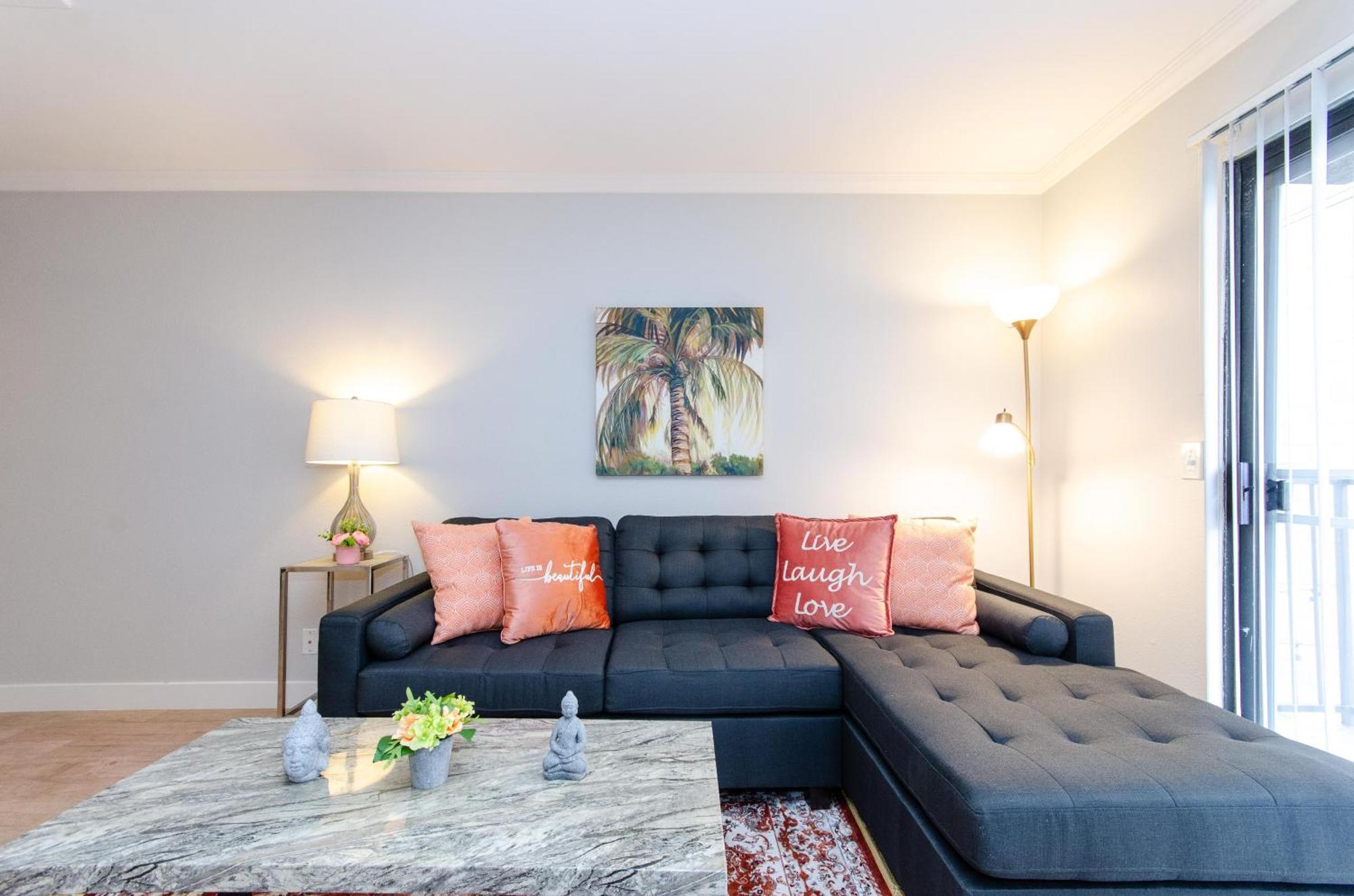 Apartment Relaxing 2br Steps Away From Hollywood Walk Of Fame