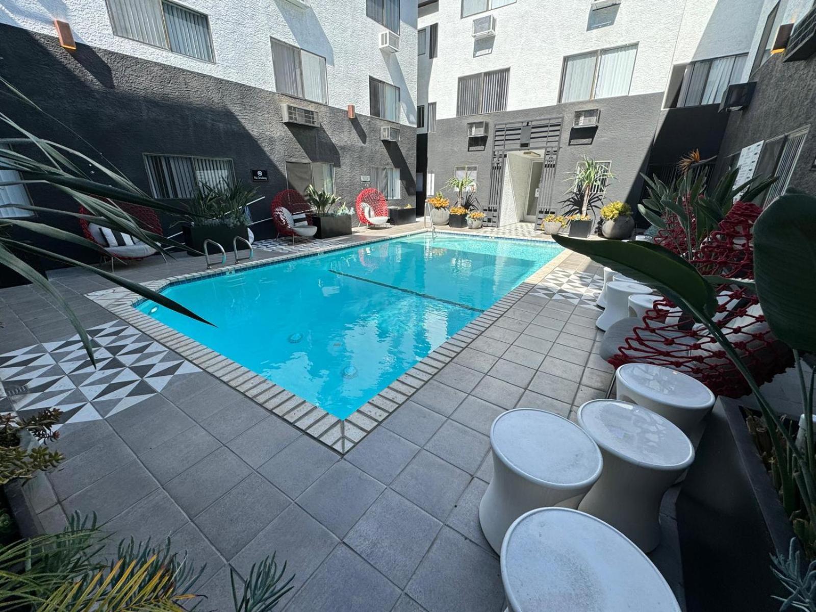 Relaxing 2br Steps Away From Hollywood Walk Of Fame Apartment Los Angeles