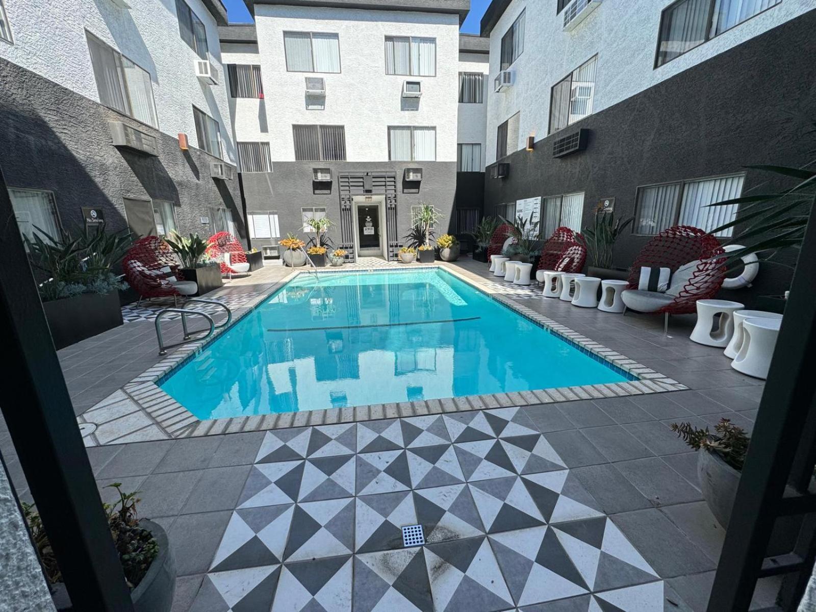 Relaxing 2br Steps Away From Hollywood Walk Of Fame * Los Angeles